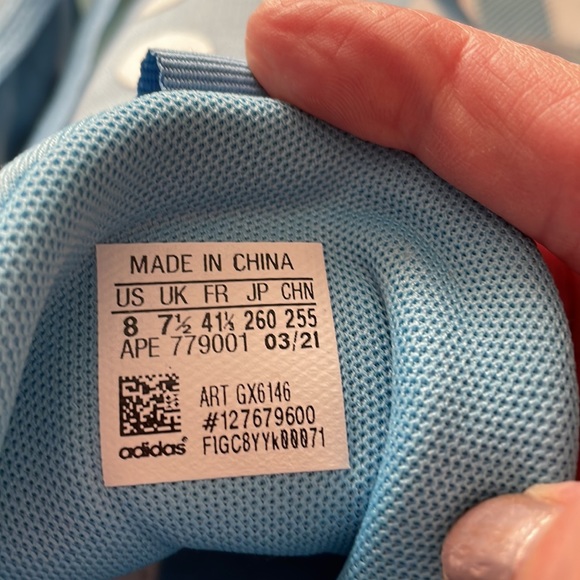 Brand New with box.  Adidas any gender Never worn fashionable athletic shoes - Picture 7 of 9